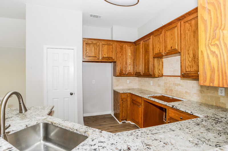 2,145/Mo, 1010 Porter Pl Sanger, TX 76266 Kitchen View 2