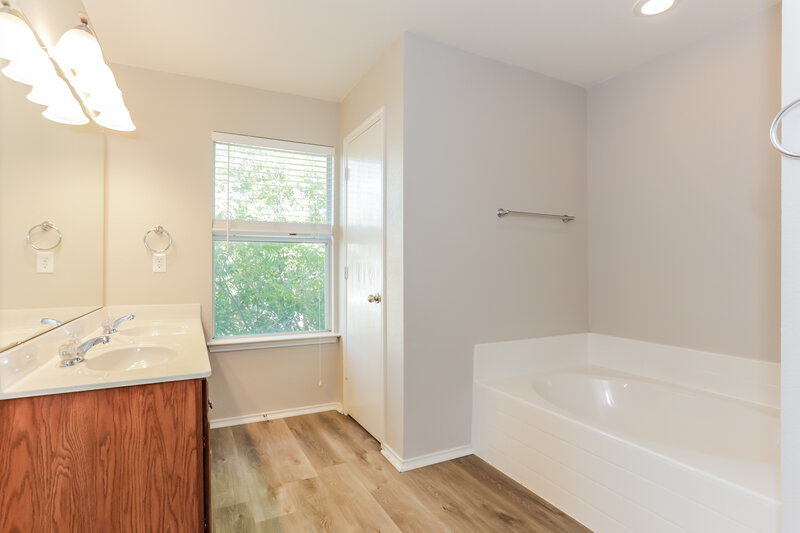 2,155/Mo, 9105 Saint Kitts Rd Fort Worth, TX 76123 Main Bathroom View