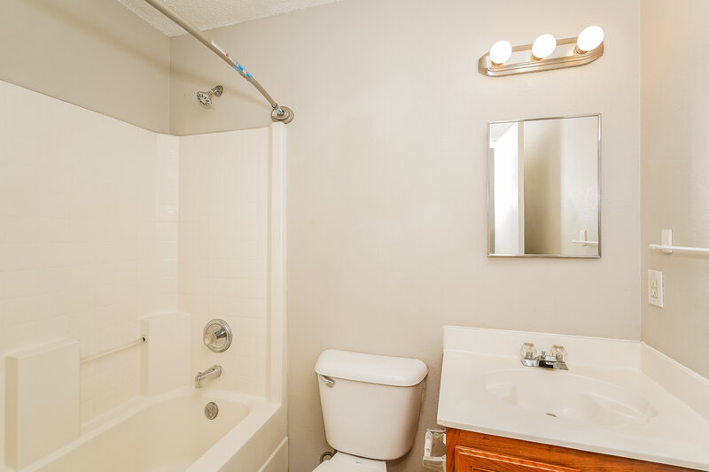 1,815/Mo, 541 Magdalen Ave Crowley, TX 76036 Bathroom View