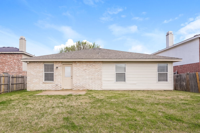1,815/Mo, 541 Magdalen Ave Crowley, TX 76036 Rear View