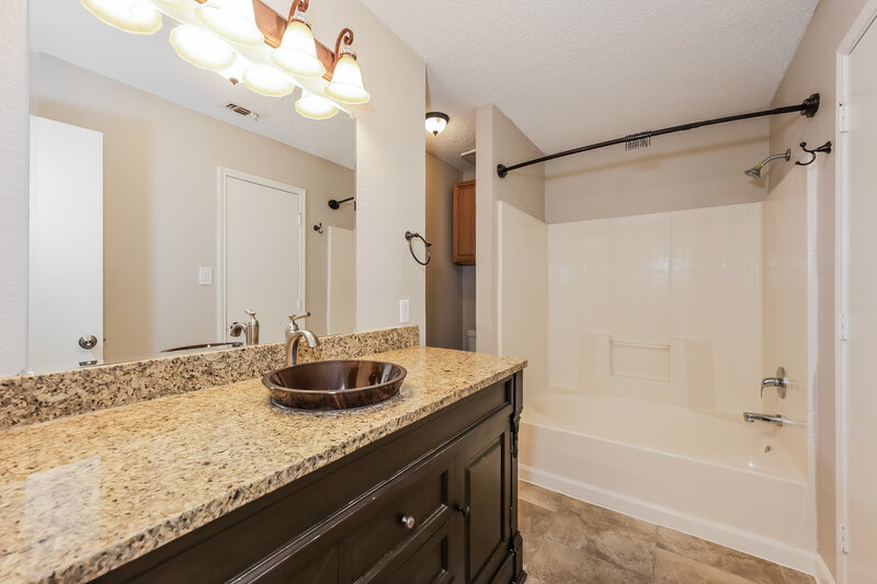 2,055/Mo, 8500 Cove Meadow Lane Fort Worth, TX 76123 Main Bathroom View