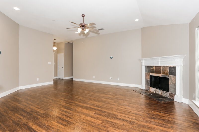 2,205/Mo, 915 Joshua Dr Burleson, TX 76028 Living Room View