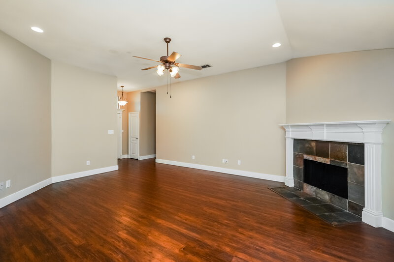 2,040/Mo, 915 Joshua Dr Burleson, TX 76028 Living Room View