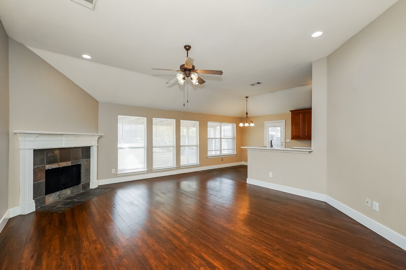 2,040/Mo, 915 Joshua Dr Burleson, TX 76028 Living Room View 2