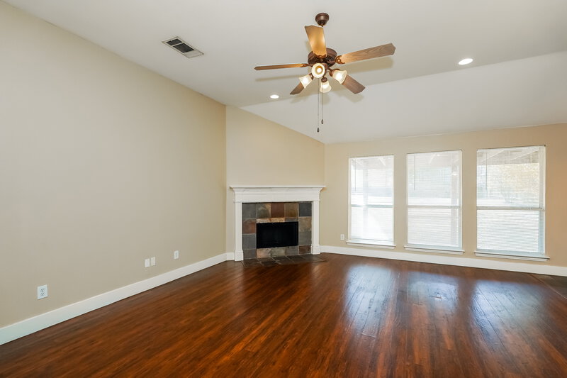 2,040/Mo, 915 Joshua Dr Burleson, TX 76028 Living Room View 3