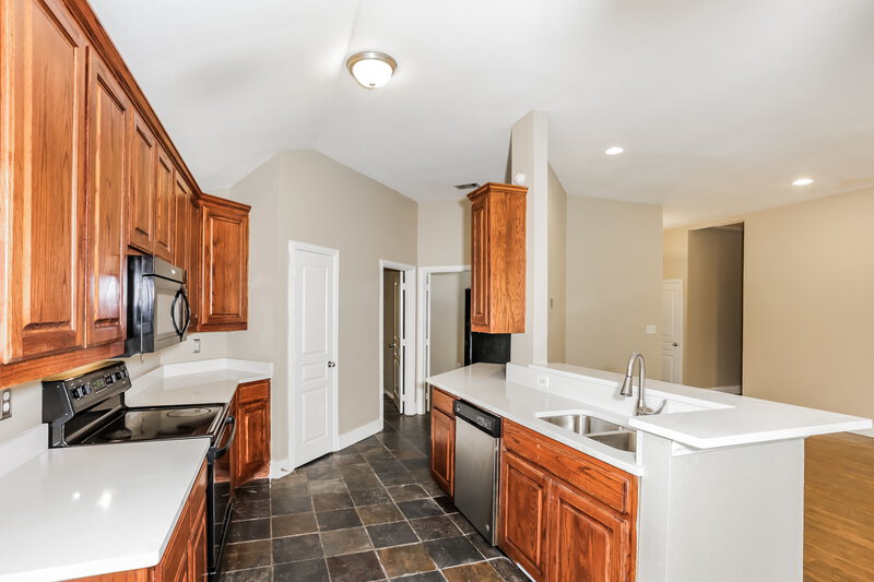 2,205/Mo, 915 Joshua Dr Burleson, TX 76028 Kitchen View