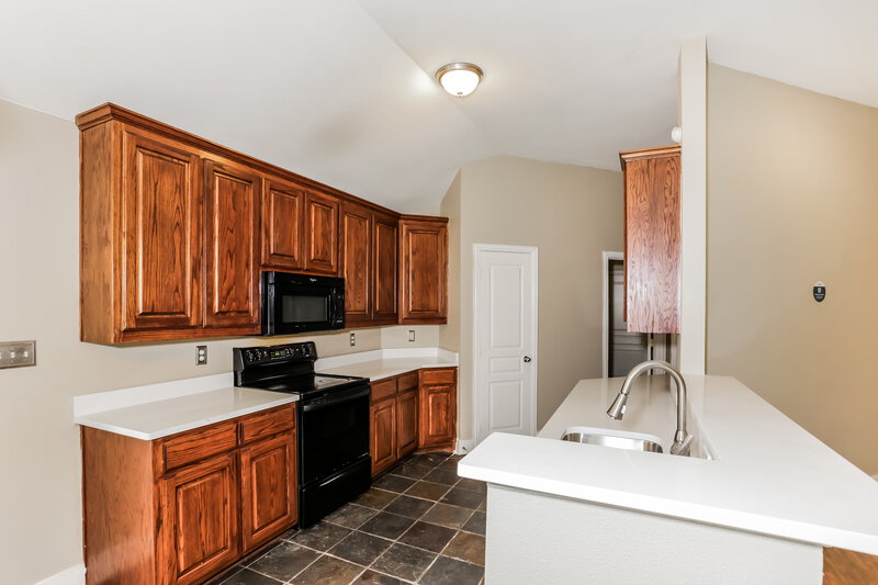 2,205/Mo, 915 Joshua Dr Burleson, TX 76028 Kitchen View 2
