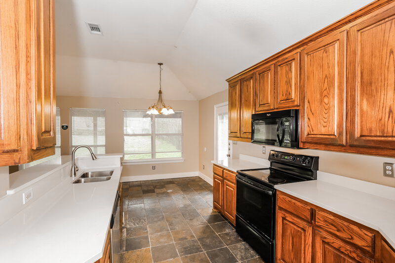 2,205/Mo, 915 Joshua Dr Burleson, TX 76028 Kitchen View 3