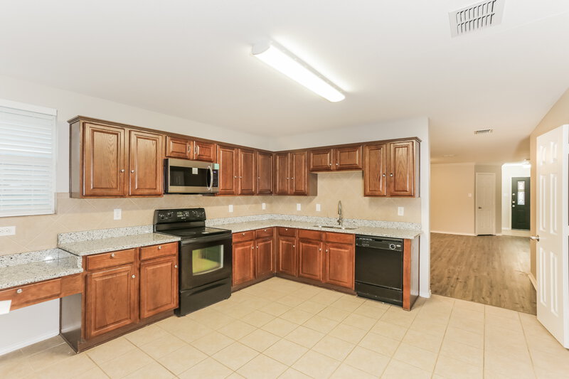 2,165/Mo, 7656 Indigo Ridge Dr Fort Worth, TX 76131 Kitchen View 2