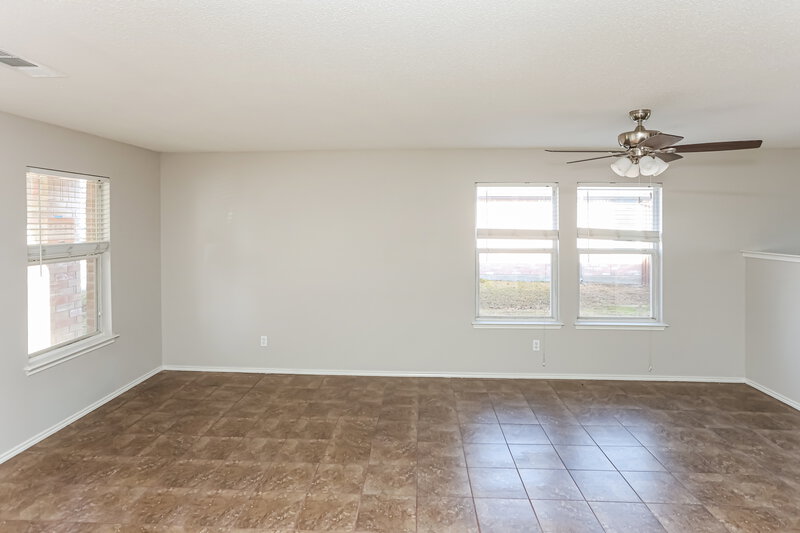 2,180/Mo, 207 Centenary Dr Forney, TX 75126 Living Room View 2