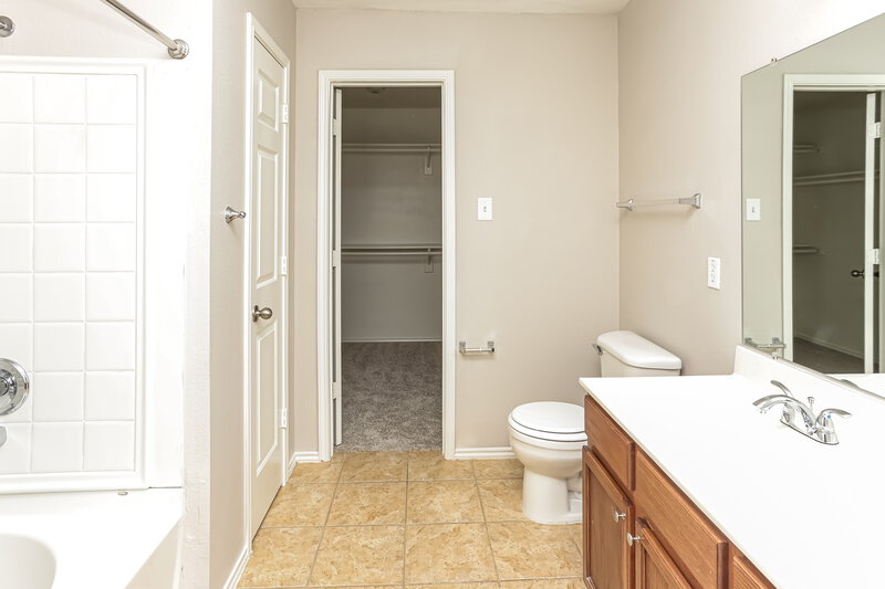 2,180/Mo, 207 Centenary Dr Forney, TX 75126 Main Bathroom View