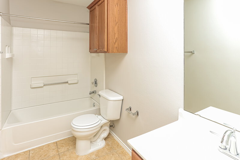 2,180/Mo, 207 Centenary Dr Forney, TX 75126 Bathroom View