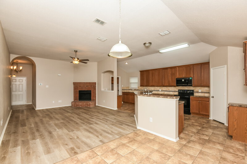 2,245/Mo, 424 Iron Ore Trl Fort Worth, TX 76131 Dining Room View 2