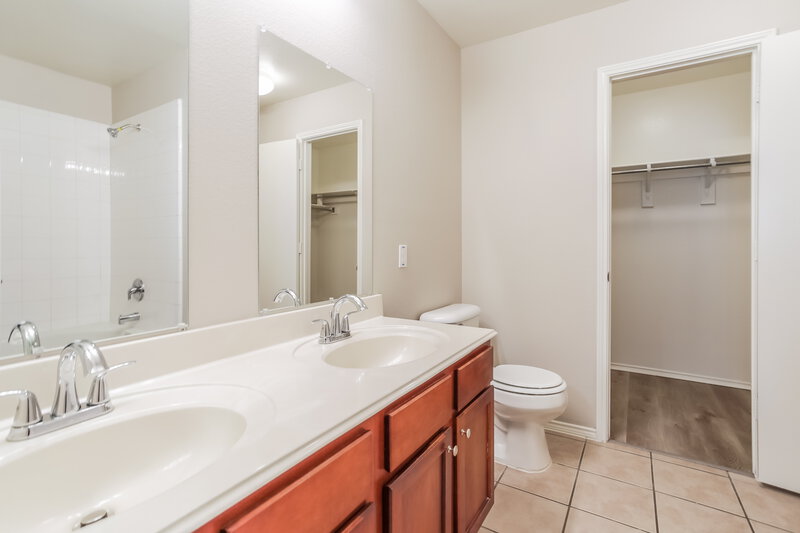 2,340/Mo, 8809 Sagebrush Trl Cross Roads, TX 76227 Main Bathroom View