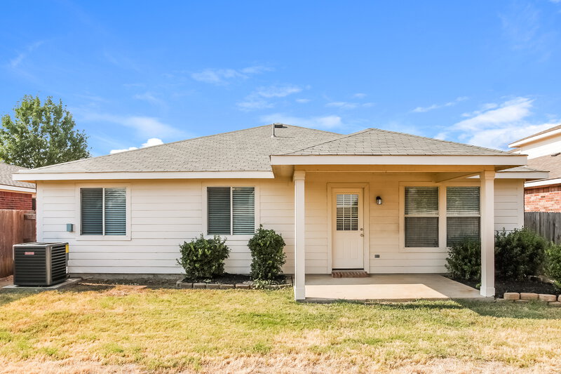 2,340/Mo, 8809 Sagebrush Trl Cross Roads, TX 76227 Rear View
