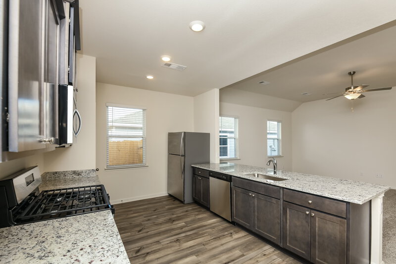 2,140/Mo, 9612 Teton Vista Dr Fort Worth, TX 76140 Kitchen View 3