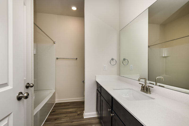 2,140/Mo, 9612 Teton Vista Dr Fort Worth, TX 76140 Bathroom View