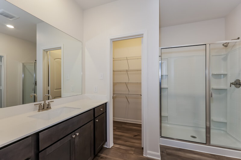 2,380/Mo, 1305 Redpine Dr Fort Worth, TX 76140 Main Bathroom View
