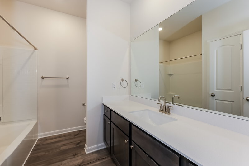 2,380/Mo, 1305 Redpine Dr Fort Worth, TX 76140 Bathroom View