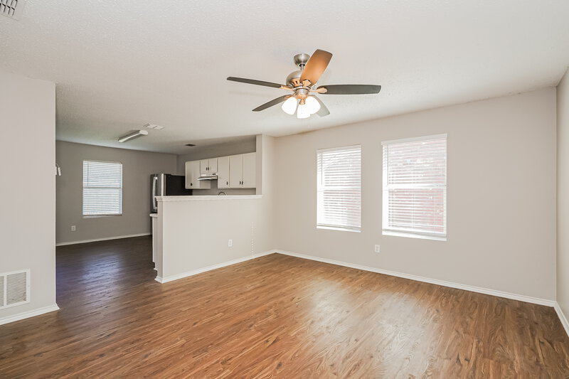 1,485/Mo, 105 Teal Rd Sanger, TX 76266 Living Room View