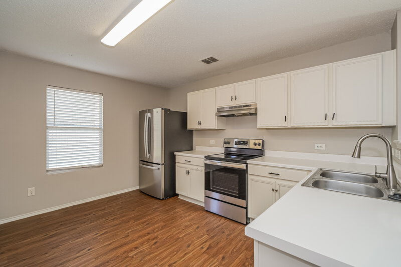 1,485/Mo, 105 Teal Rd Sanger, TX 76266 Kitchen View 2
