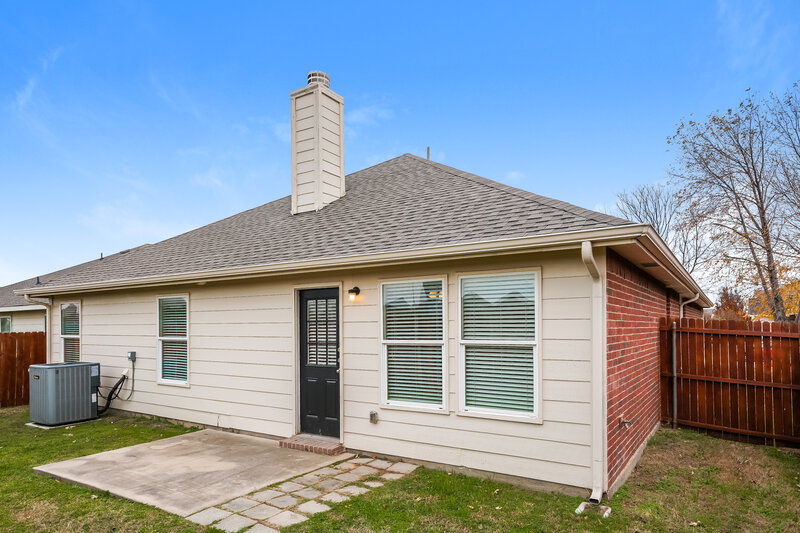 1,950/Mo, 12921 Pricklybranch Dr Fort Worth, TX 76244 Rear View
