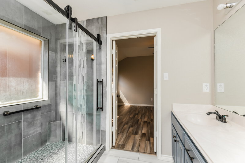 2,210/Mo, 7116 Cattle Dr Fort Worth, TX 76179 Main Bathroom View