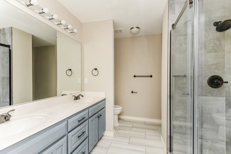 2,210/Mo, 7116 Cattle Dr Fort Worth, TX 76179 Main Bathroom View 2