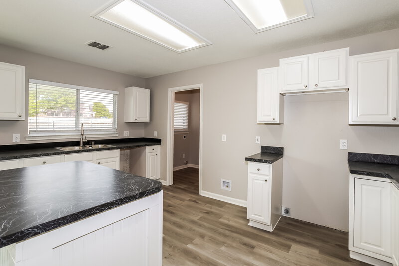 2,400/Mo, 2603 Goliad Ct Corinth, TX 76210 Kitchen View