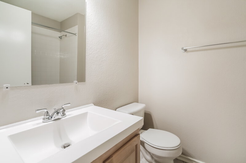 2,400/Mo, 2603 Goliad Ct Corinth, TX 76210 Bathroom View