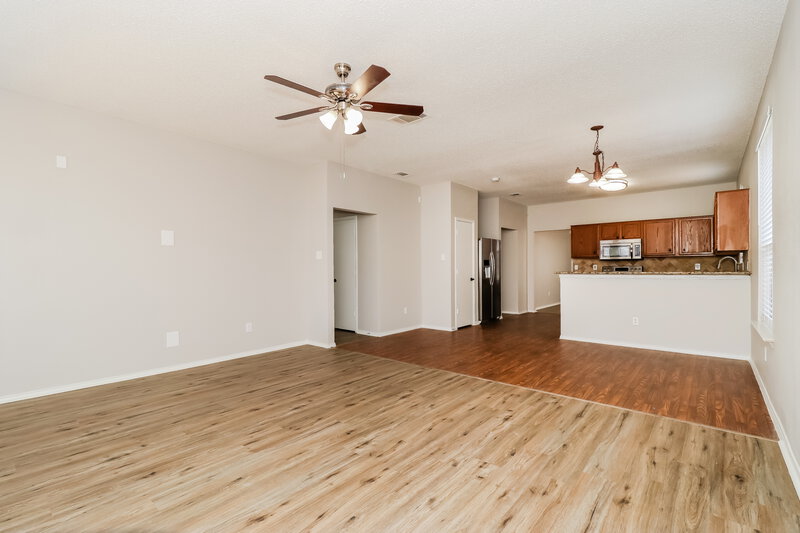 2,620/Mo, 4309 Falcon Perch Cir Arlington, TX 76001 Living Room View 2