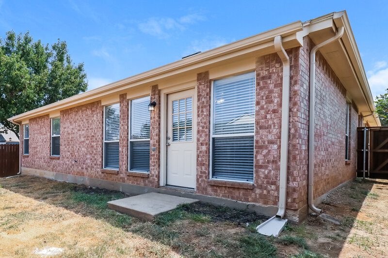 2,620/Mo, 4309 Falcon Perch Cir Arlington, TX 76001 Rear View