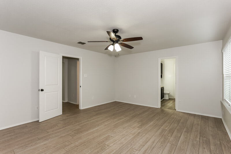 2,365/Mo, 9937 Osprey Dr Fort Worth, TX 76108 Main Bedroom View 2