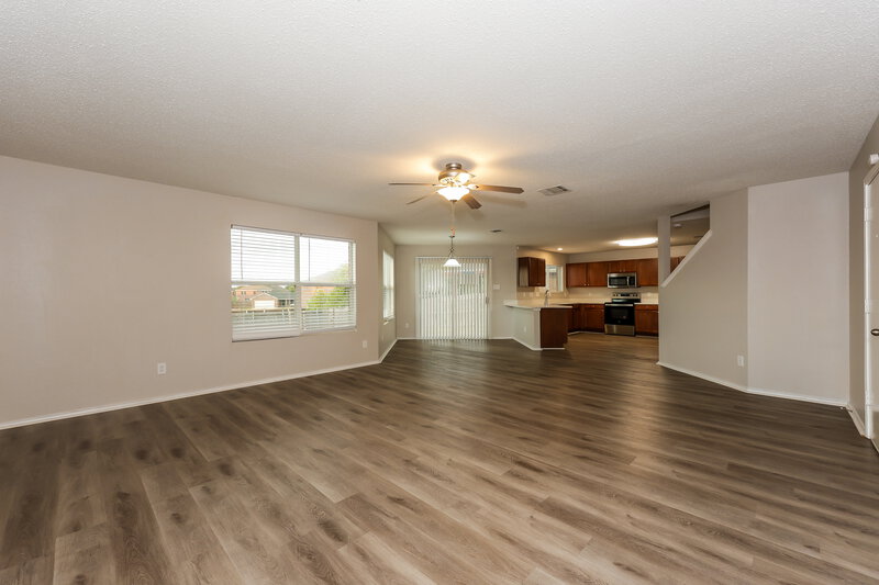 2,410/Mo, 807 Dove Meadows Dr Arlington, TX 76002 Living Room View 2