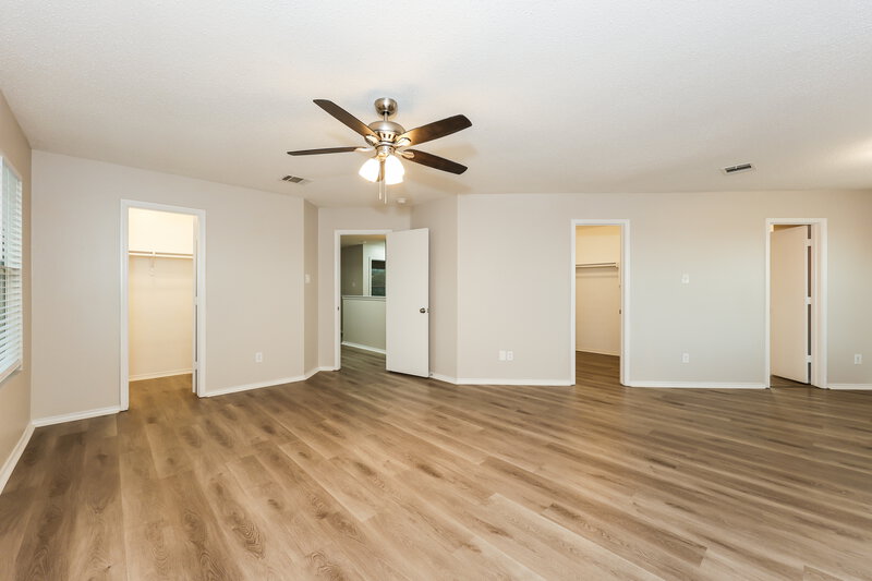 2,410/Mo, 807 Dove Meadows Dr Arlington, TX 76002 Main Bedroom View 2
