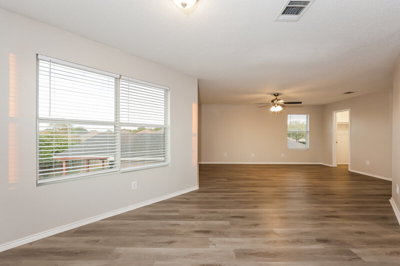 2,410/Mo, 807 Dove Meadows Dr Arlington, TX 76002 Main Bedroom View 3