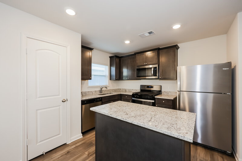 2,300/Mo, 9604 Teton Vista Dr Fort Worth, TX 76140 Kitchen View 2