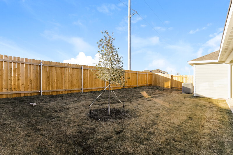 2,300/Mo, 9604 Teton Vista Dr Fort Worth, TX 76140 Rear View 2