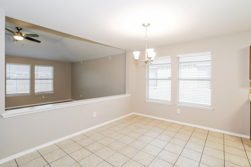 2,455/Mo, 217 Hilltop Dr Justin, TX 76247 Dining Room View