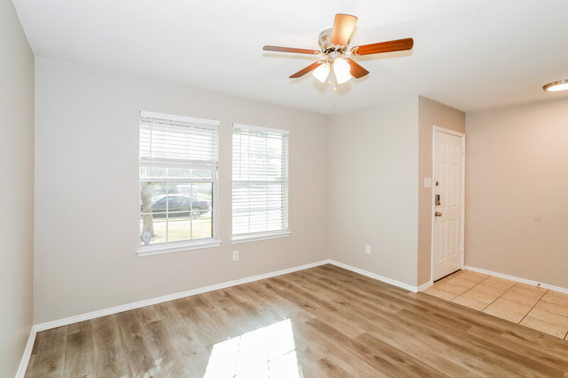 2,455/Mo, 217 Hilltop Dr Justin, TX 76247 Office View