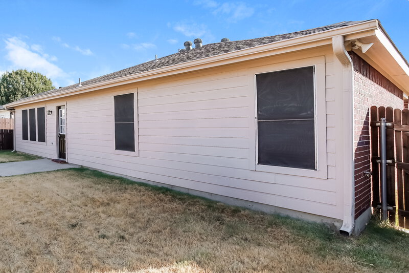2,455/Mo, 217 Hilltop Dr Justin, TX 76247 Rear View