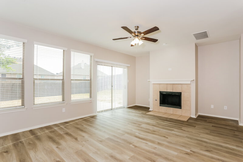 2,395/Mo, 10509 Lipan Trl Fort Worth, TX 76108 Living Room View