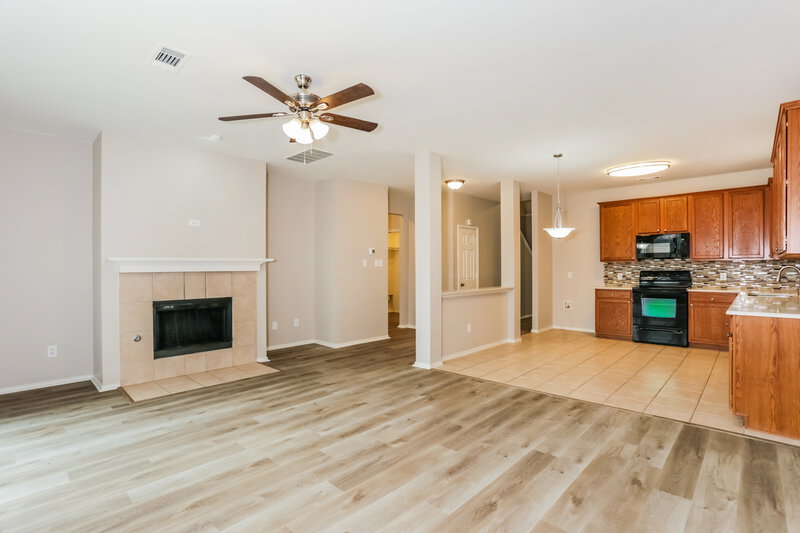 2,395/Mo, 10509 Lipan Trl Fort Worth, TX 76108 Living Room View 2