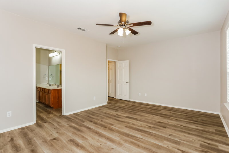 2,395/Mo, 10509 Lipan Trl Fort Worth, TX 76108 Main Bedroom View 2
