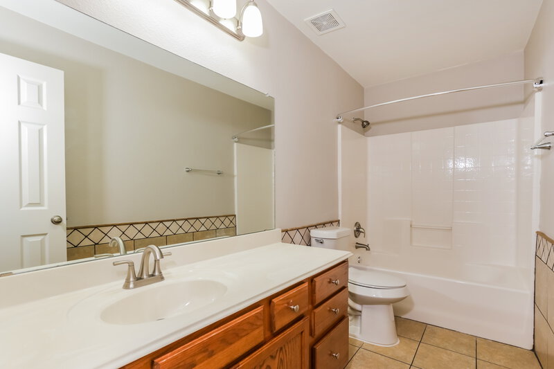 2,395/Mo, 10509 Lipan Trl Fort Worth, TX 76108 Bathroom View