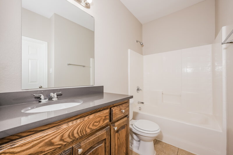 2,300/Mo, 805 San Felipe Trl Haslet, TX 76052 Bathroom View