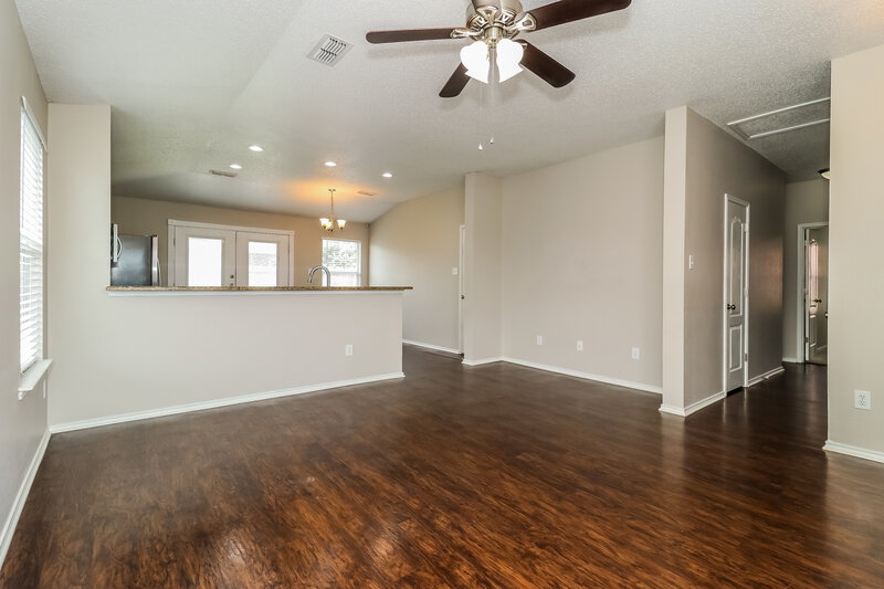 1,770/Mo, 2528 Buffalo Run Burleson, TX 76028 Living Room View 2