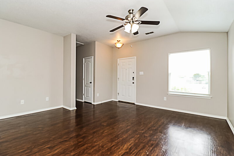 1,770/Mo, 2528 Buffalo Run Burleson, TX 76028 Living Room View 3