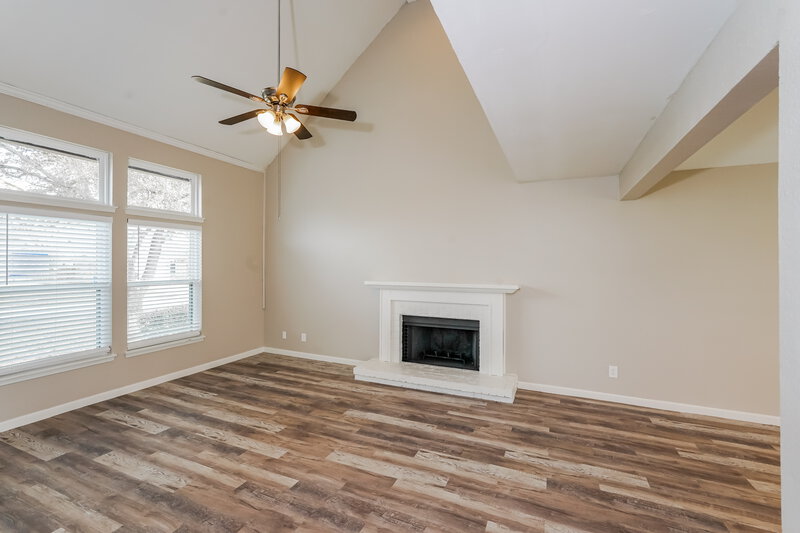 2,240/Mo, 232 Sunset Dr Glenn Heights, TX 75154 Living Room View 3