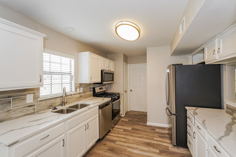 2,240/Mo, 232 Sunset Dr Glenn Heights, TX 75154 Kitchen View